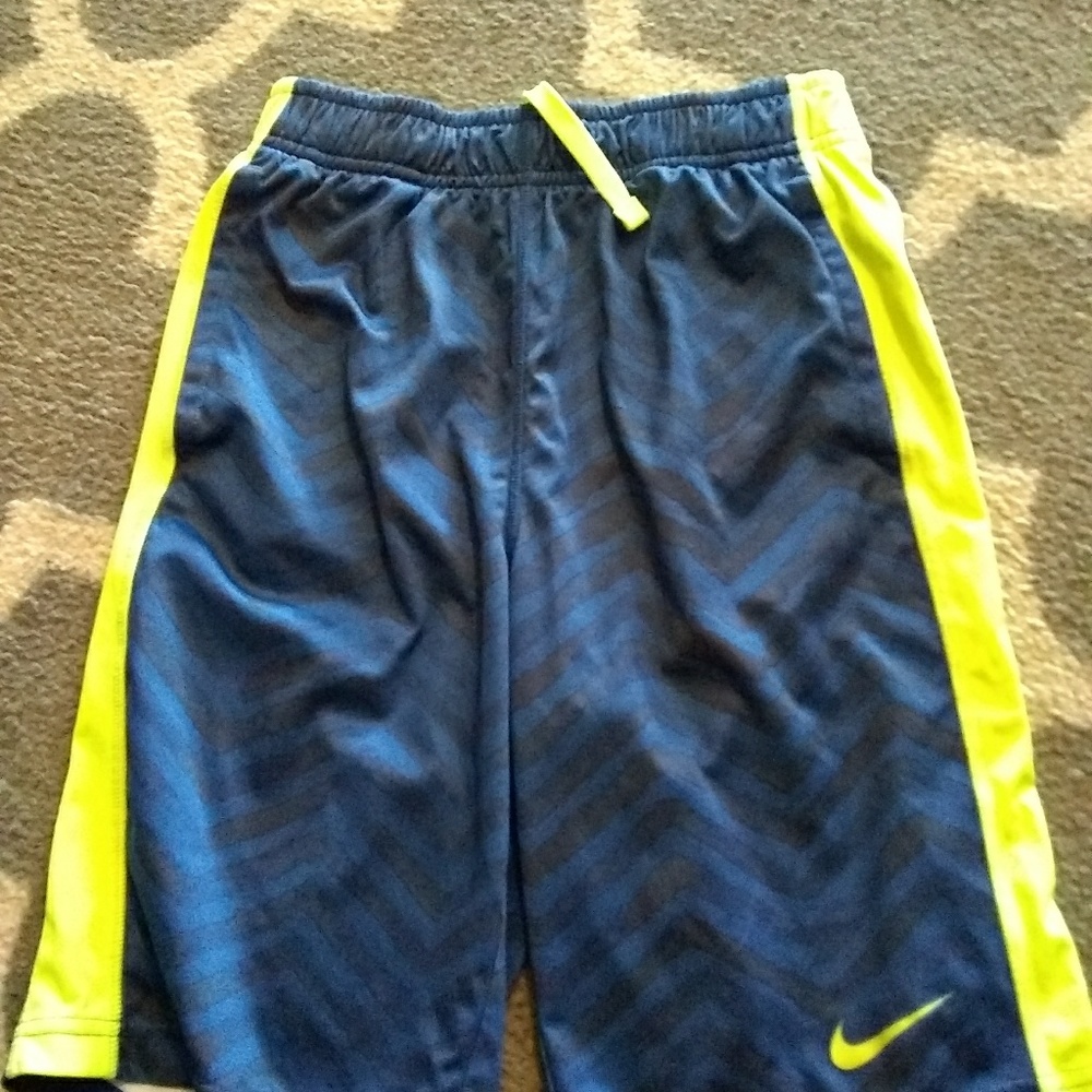 Youth medium nike shorts